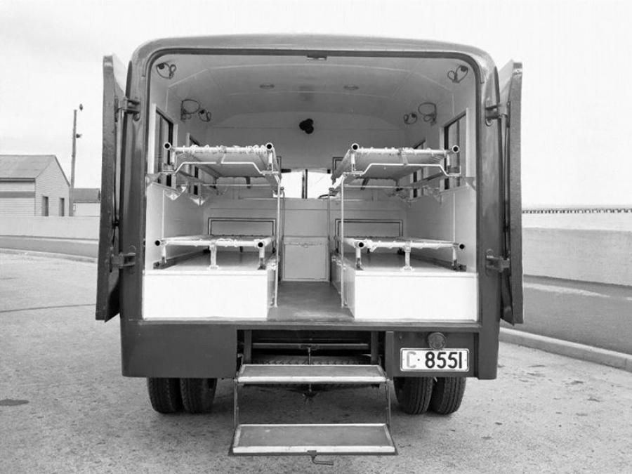  International D-15 Ambulance 1941 года  (фото 3 из 3)